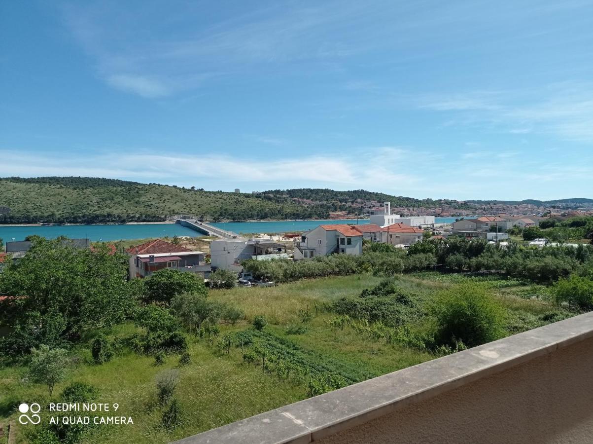 Studio Apartment With Balcony Трогир Экстерьер фото
