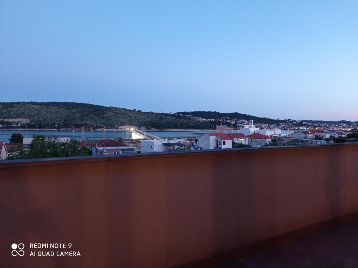 Studio Apartment With Balcony Трогир Экстерьер фото