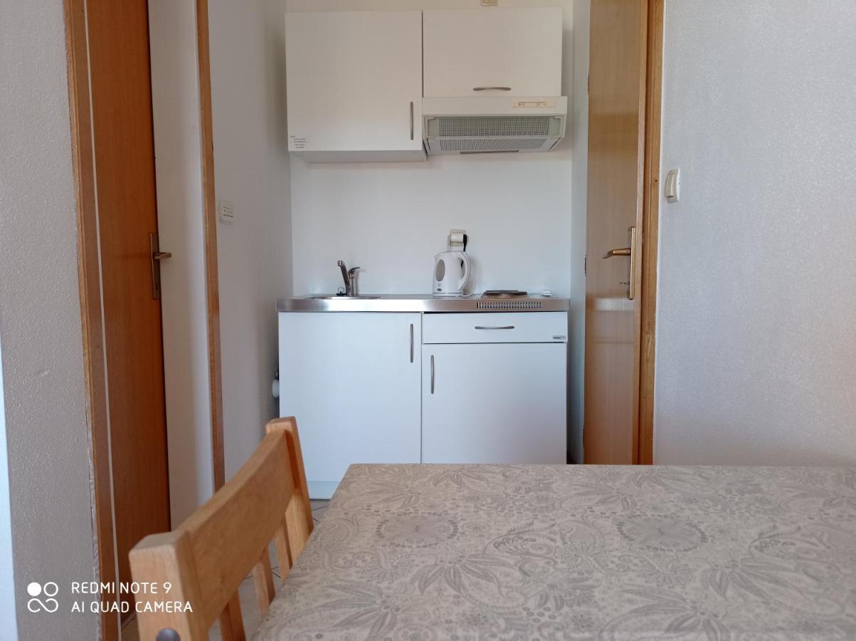 Studio Apartment With Balcony Трогир Экстерьер фото