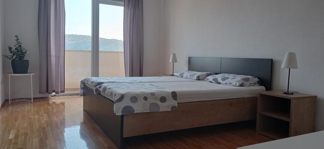Studio Apartment With Balcony Трогир Экстерьер фото